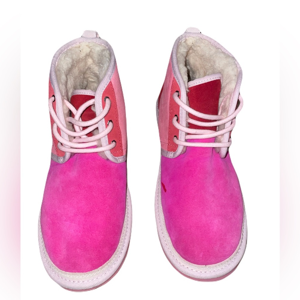 The UGG Numel II women’s sz 6 w/ a shearing wool inner pink/rose samba red color